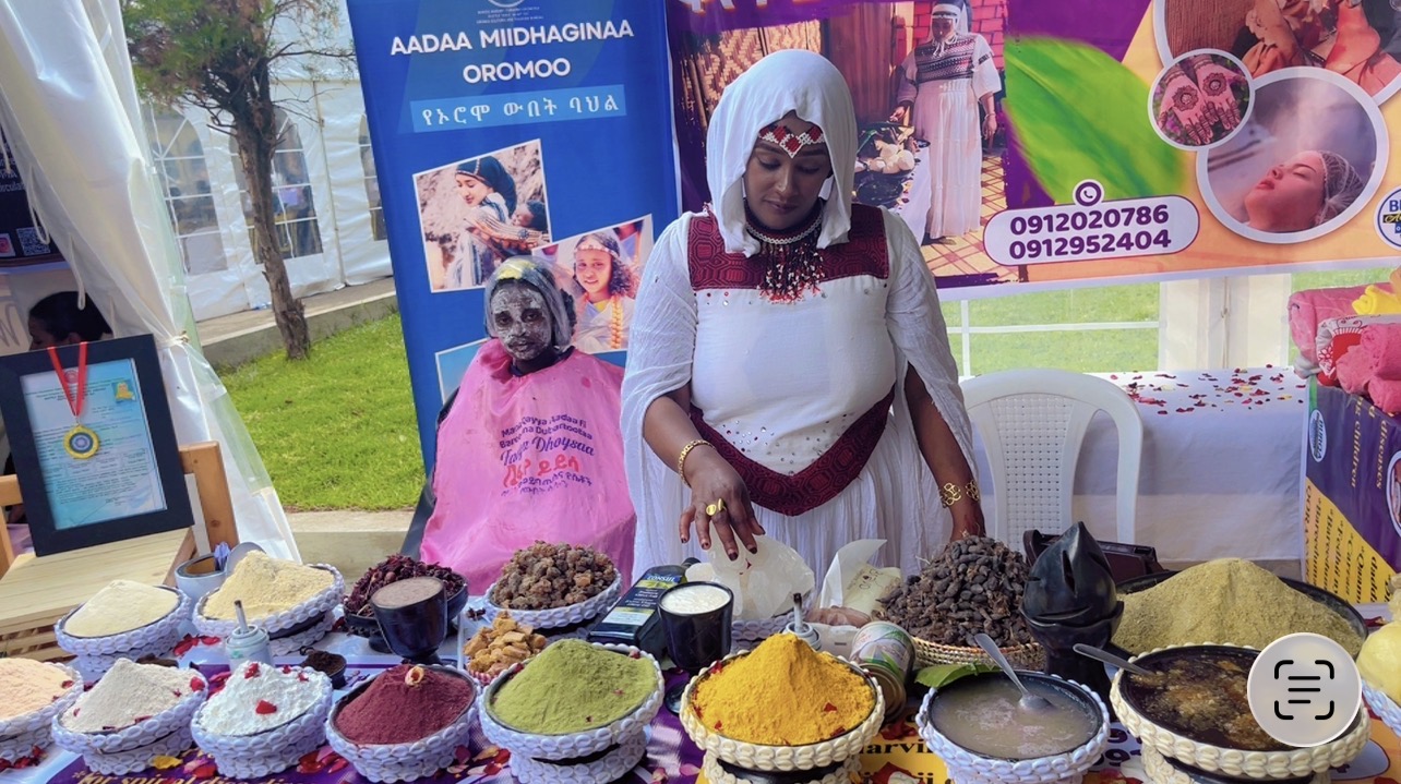 Faaya Dhooysaa keessatti agarsiisa Qayyaa fi aadaa